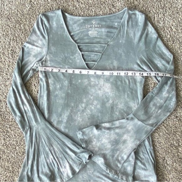 AEO "soft and sexy" grey blue tie-dye tee w flared bell long sleeves. Size XS - Picture 5 of 6